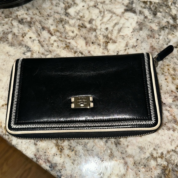 CHANEL Black and White Wallet🥳🥳❌ - Picture 1 of 11